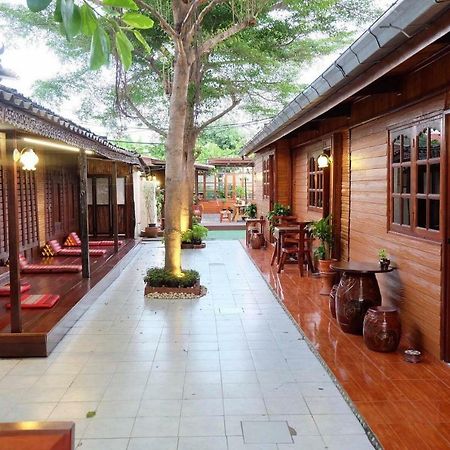 Binlar Guesthouse プラナコーン・シー・アユタヤ エクステリア 写真